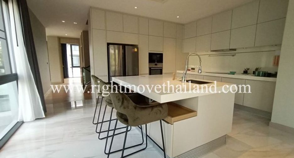 For rent and for sale 4 bedrooms house in Watthana, Bangkok