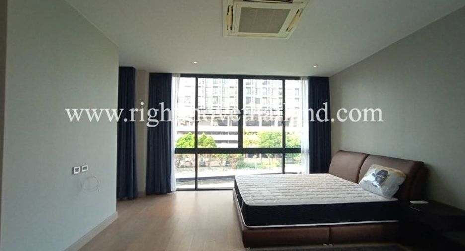 For rent and for sale 4 bedrooms house in Watthana, Bangkok