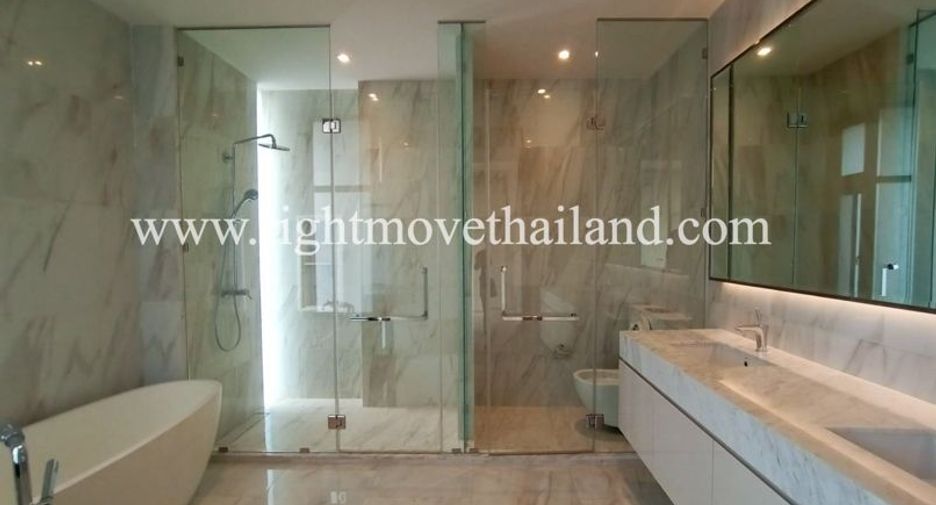 For rent and for sale 4 bedrooms house in Watthana, Bangkok
