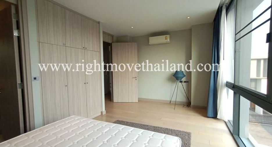 For rent and for sale 4 bedrooms house in Watthana, Bangkok