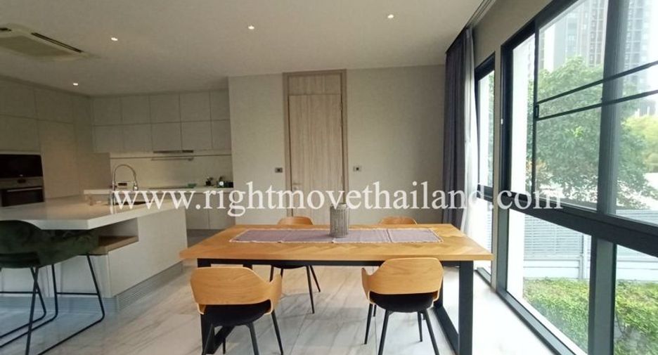 For rent and for sale 4 bedrooms house in Watthana, Bangkok
