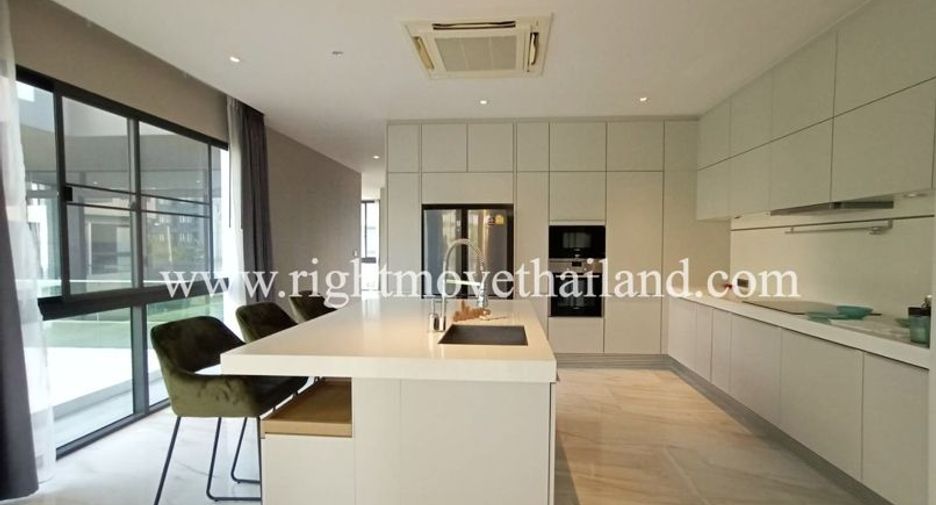 For rent and for sale 4 bedrooms house in Watthana, Bangkok