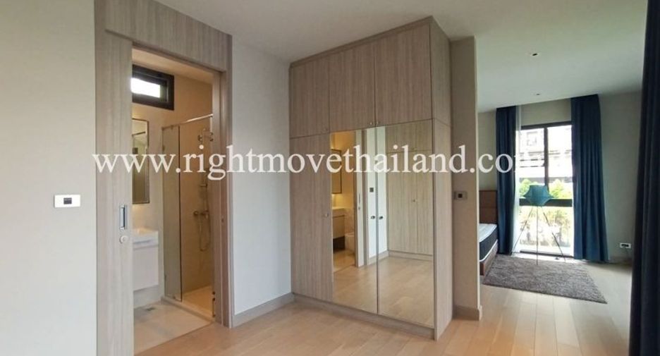 For rent and for sale 4 bedrooms house in Watthana, Bangkok