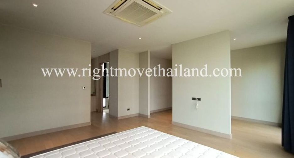 For rent and for sale 4 bedrooms house in Watthana, Bangkok