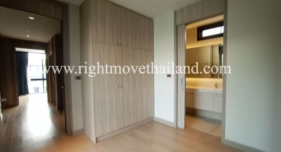 For sale 4 bed house in Watthana, Bangkok
