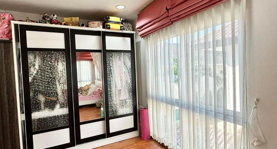 For sale 3 bedrooms house in Si Racha, Chonburi