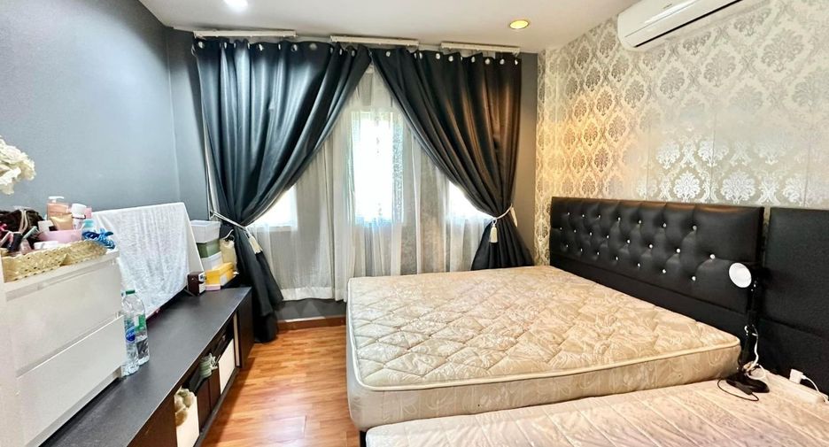 For sale 3 bedrooms house in Si Racha, Chonburi