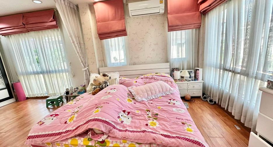 For sale 3 bedrooms house in Si Racha, Chonburi