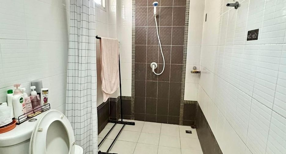 For sale 3 bedrooms house in Si Racha, Chonburi