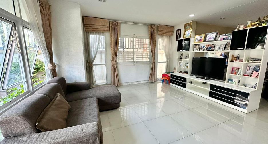 For sale 3 bedrooms house in Si Racha, Chonburi