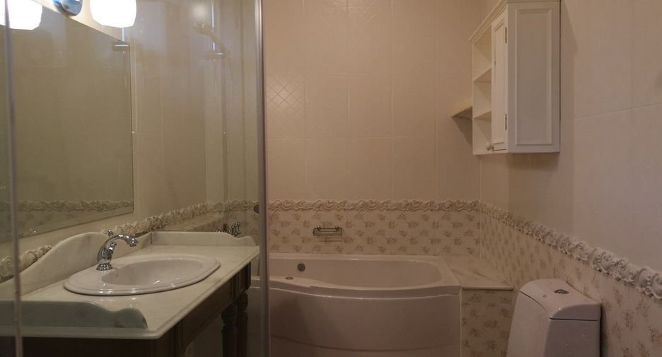 Haus zum Kauf mit 4 Zimmer in Mueang Samut Prakan, Samut Prakan