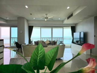 For rent 3 bedrooms condo in Bang Lamung, Chonburi