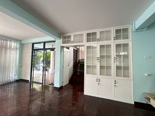 出租 5 卧室 独立屋 在 Huai Khwang, 曼谷