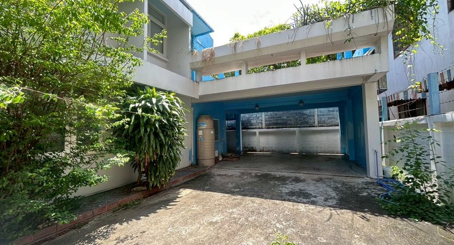 À louer 5 chambres maison à Huai Khwang, Bangkok