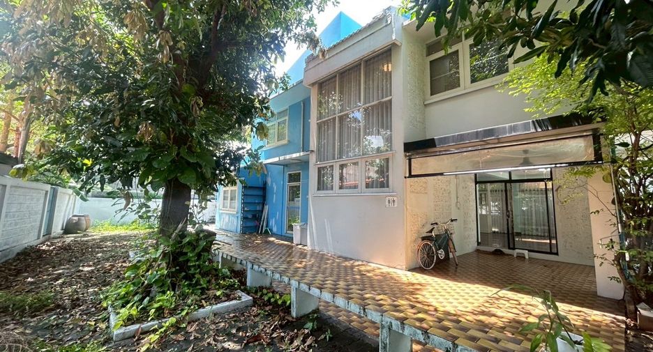 À louer 5 chambres maison à Huai Khwang, Bangkok