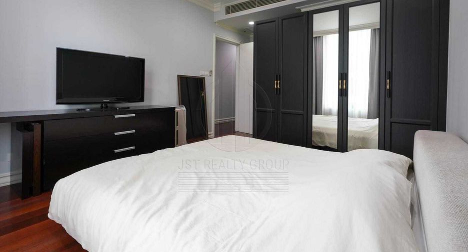 For rent 4 bedrooms condo in Pathum Wan, Bangkok