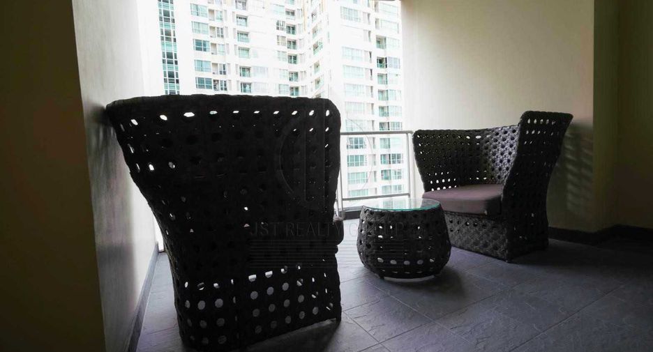 For rent 4 bedrooms condo in Pathum Wan, Bangkok