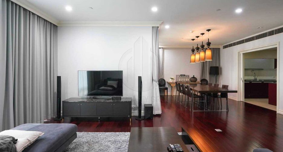 For rent 4 bedrooms condo in Pathum Wan, Bangkok