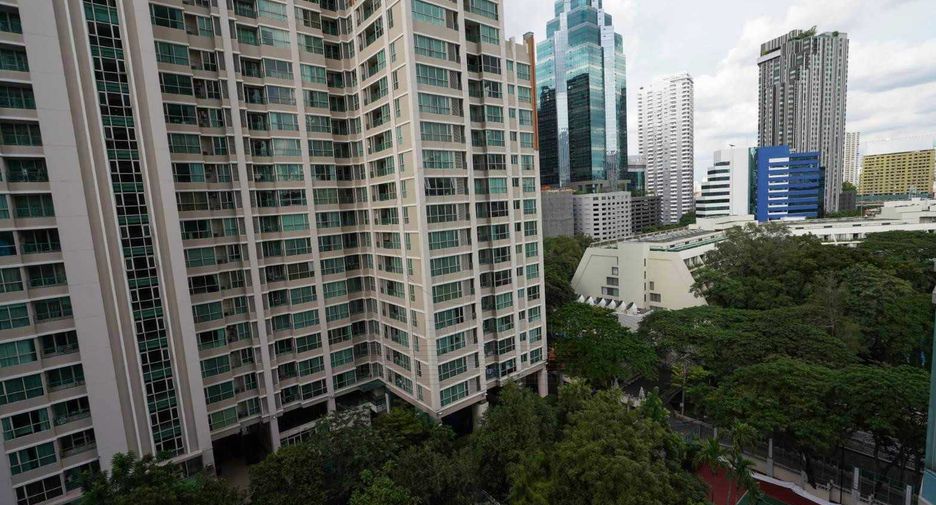 For rent 4 bedrooms condo in Pathum Wan, Bangkok