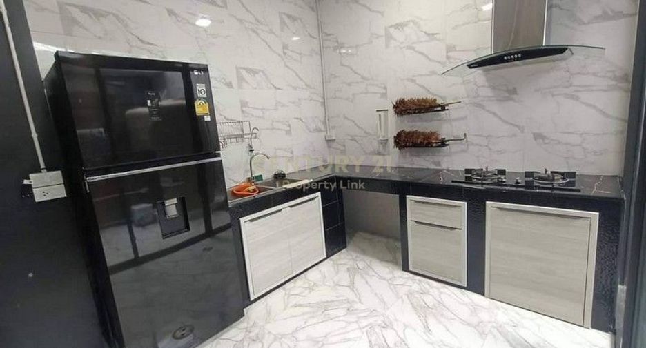 For rent 4 bedrooms townhouse in Prawet, Bangkok