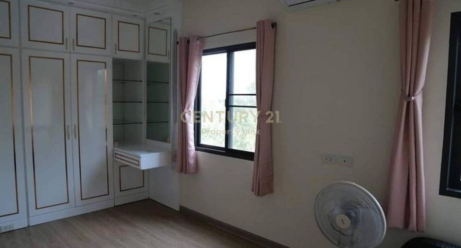 For rent 4 bedrooms townhouse in Prawet, Bangkok