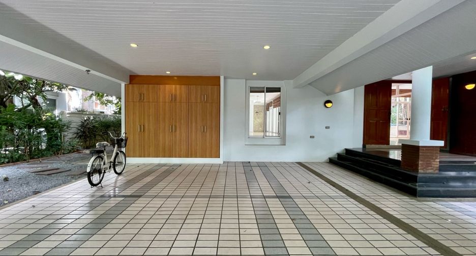 Casa en alquiler de 4 habitaciones en Khlong Toei, Bangkok