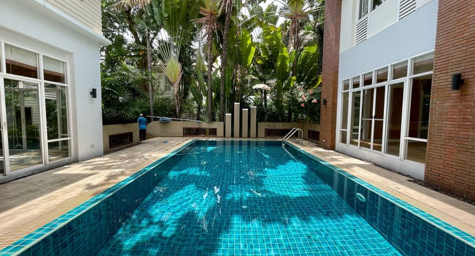 Casa en alquiler de 4 habitaciones en Khlong Toei, Bangkok