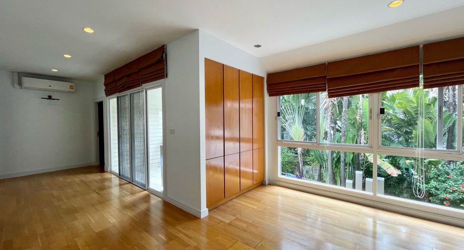 Casa en alquiler de 4 habitaciones en Khlong Toei, Bangkok