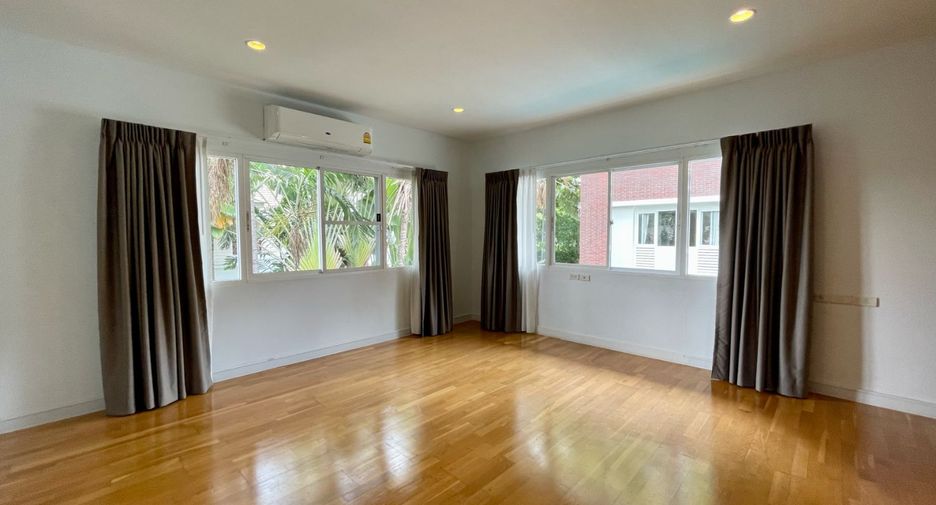 Casa en alquiler de 4 habitaciones en Khlong Toei, Bangkok