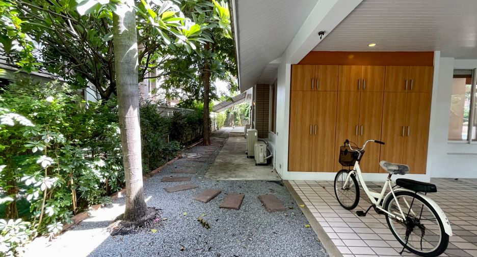Casa en alquiler de 4 habitaciones en Khlong Toei, Bangkok