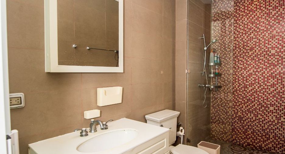 For sale 2 bedrooms condo in Khlong Toei, Bangkok