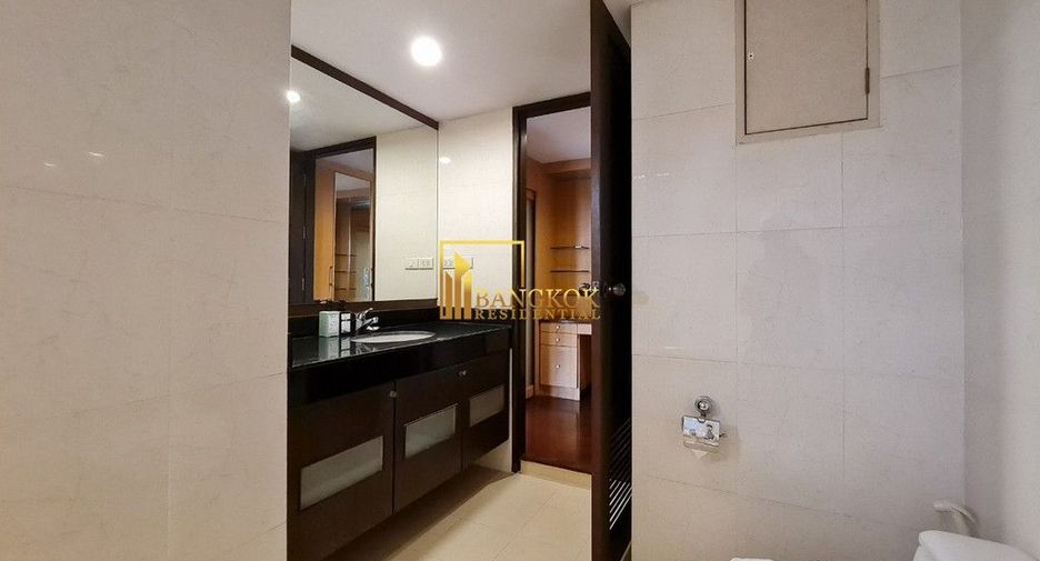 For rent 4 bedrooms apartment in Khlong Toei, Bangkok