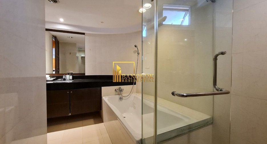 For rent 4 bedrooms apartment in Khlong Toei, Bangkok