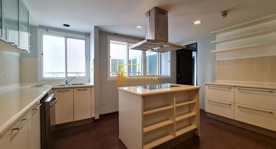 For rent 4 bedrooms apartment in Khlong Toei, Bangkok