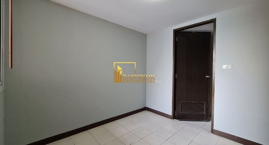 For rent 4 bedrooms apartment in Khlong Toei, Bangkok