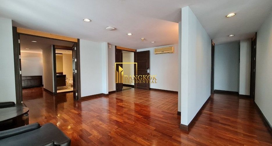 For rent 4 bedrooms apartment in Khlong Toei, Bangkok