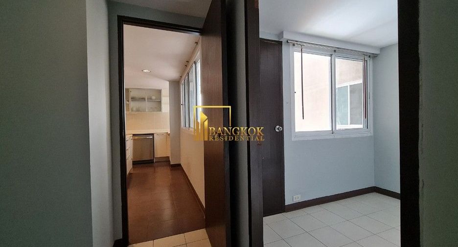 For rent 4 bedrooms apartment in Khlong Toei, Bangkok