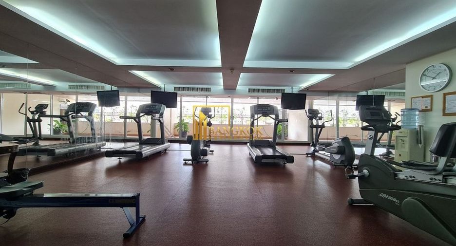 For rent 4 bedrooms apartment in Khlong Toei, Bangkok