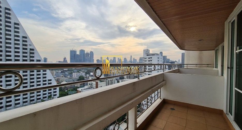 For rent 4 bedrooms apartment in Khlong Toei, Bangkok
