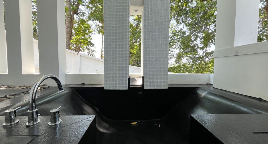 For sale 5 bedrooms villa in Thalang, Phuket