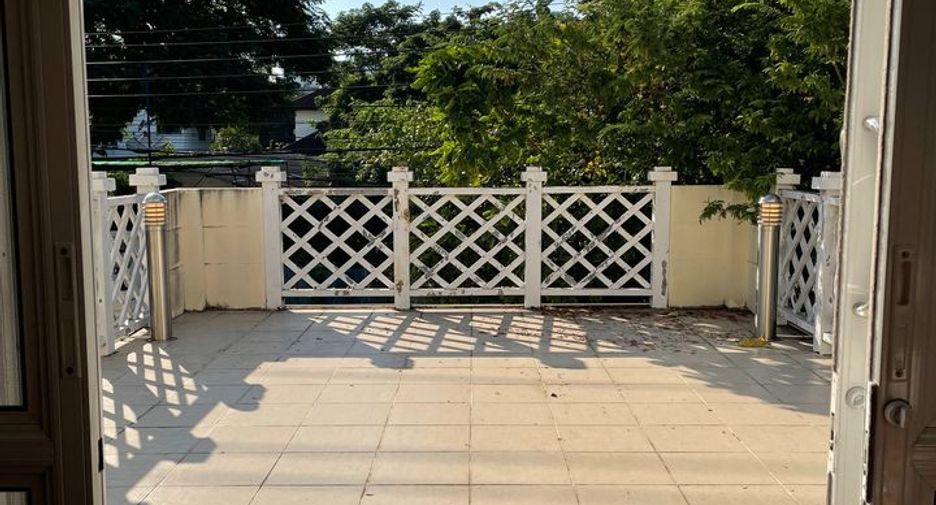 For rent そして for sale 4 Beds house in Phra Khanong, Bangkok