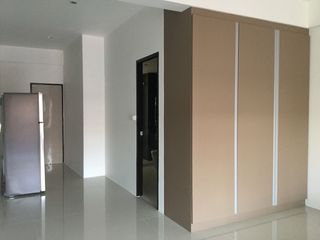 For sale 4 bedrooms townhouse in Watthana, Bangkok