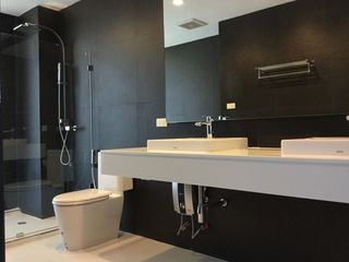 For sale 4 bedrooms townhouse in Watthana, Bangkok