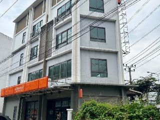 For rent 4 bedrooms retail Space in Rat Burana, Bangkok