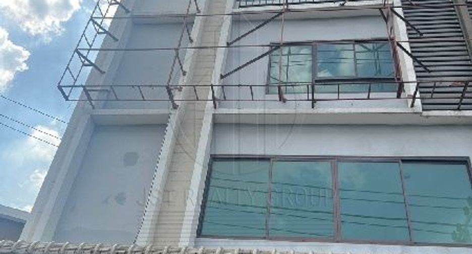For rent 4 bedrooms retail Space in Rat Burana, Bangkok