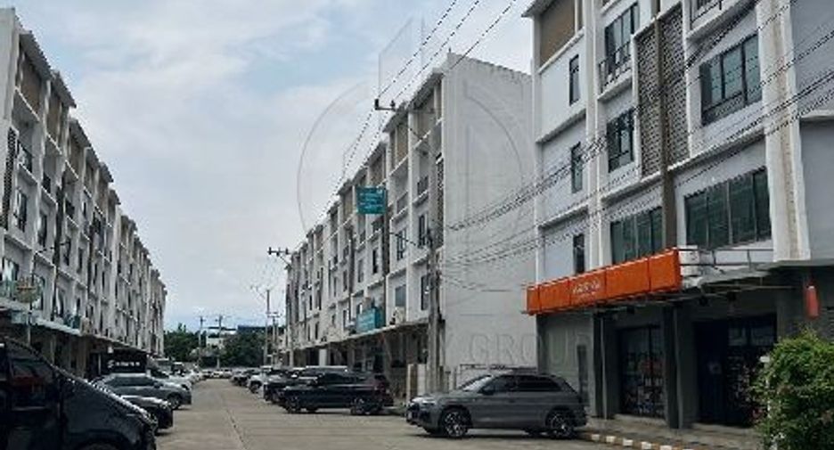For rent 4 bedrooms retail Space in Rat Burana, Bangkok