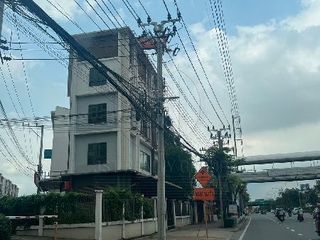 For rent 4 bedrooms retail Space in Rat Burana, Bangkok