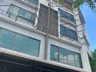 For rent 4 bedrooms retail Space in Rat Burana, Bangkok