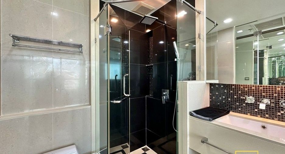 For rent 2 bedrooms condo in Sathon, Bangkok
