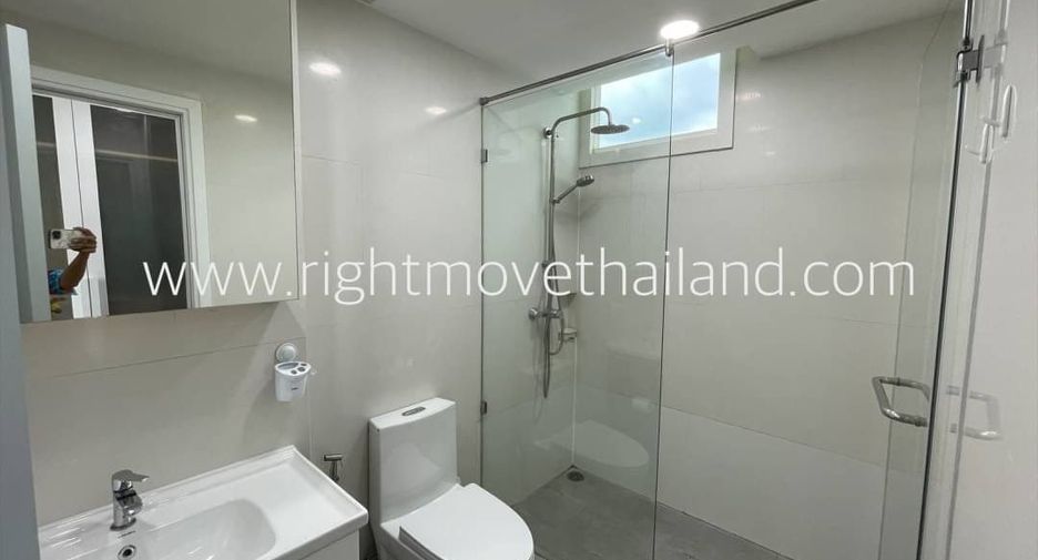 For rent and for sale 1 bed condo in Watthana, Bangkok